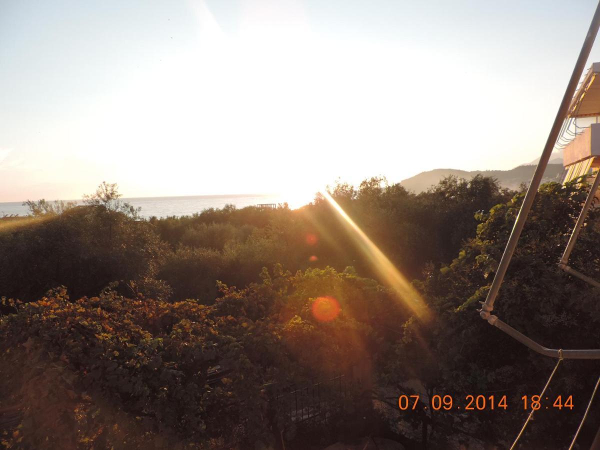 Velco Bb Himara Bed and Breakfast Δωμάτιο φωτογραφία