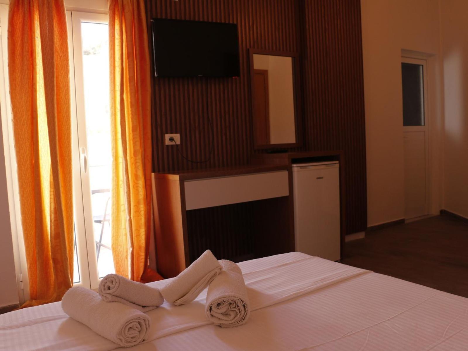 Velco Bb Himara Bed and Breakfast Εξωτερικό φωτογραφία